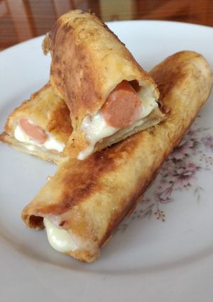 Una foto de Deliciosos Rollitos de salchicha y queso😋🙌