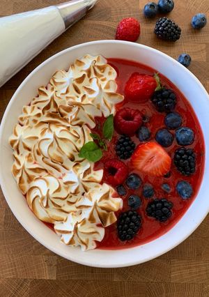 Une photo de ☆Soupe Meringuée aux Fruits Rouges et Basilic☆