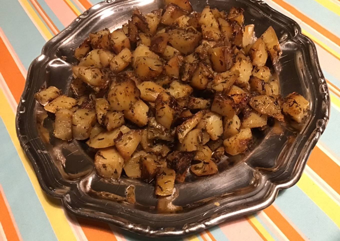 Pommes de terre roseval sautées aux herbes du maquis