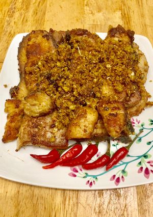 Hình của món Cá cờ chiên sả nghệ.
