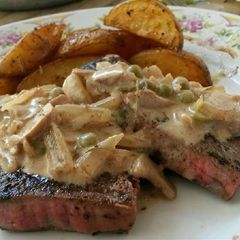 A picture of Steak Diane.