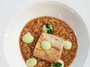 Una foto de arroz con dorada
