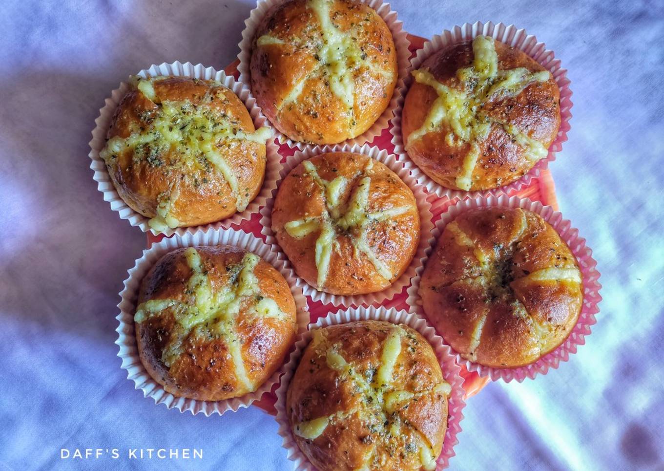 Cream Cheese Garlic Bread (Korean Street Food)🥧