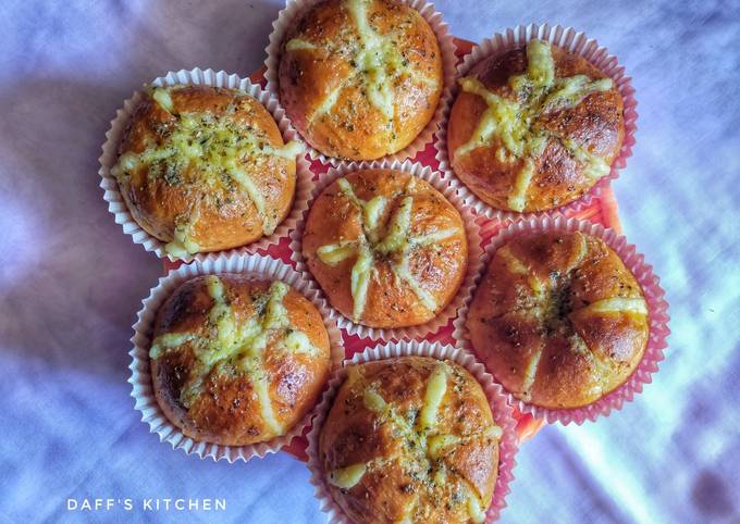 Langkah Mudah untuk Menyiapkan Cream Cheese Garlic Bread (Korean Street Food)🥧 yang Bisa Manjain Lidah