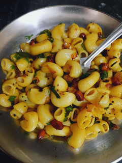 A picture of Indian tadka macaroni.