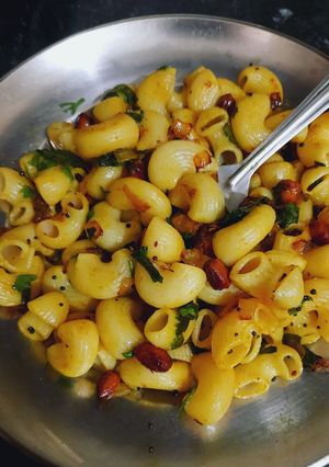 A picture of Indian tadka macaroni.