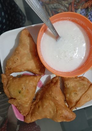 क्रिस्पी समोसे (Crispy samose recipe in Hindi) रेसिपी मुख्य फोटो