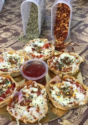 કટોરી પીઝા (Katori Pizza Recipe in Gujarati) રેસીપી મુખ્ય ફોટો