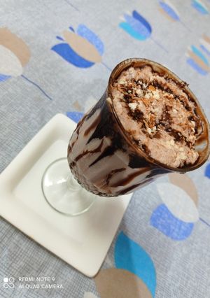 A picture of Nuts Chocolaty shake.