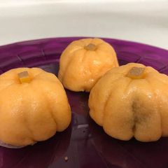 A picture of Halloween Pumpkins- Jouyo Manjyu (Wagashi).