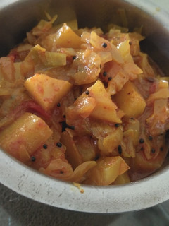 કોબી બટાકા નું શાક (Kobi Bataka Shak Recipe In Gujarati) રેસીપી મુખ્ય ફોટો