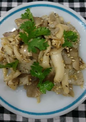 Hình của món Nấm bào ngư xào mè.