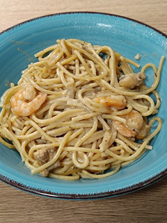Una foto de Spaghetti integral con rape y colas de langostino al ajillo en reducción de Pedro Ximénez