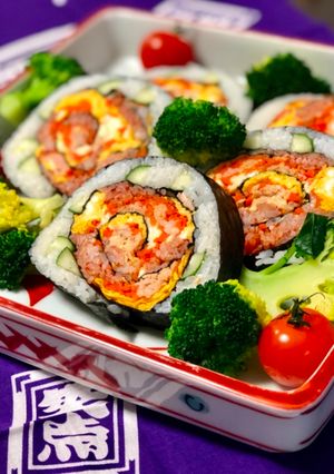 A picture of Japanese Salad Roll Sushi 🌹.