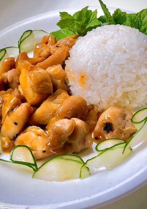 Hình của món Thịt Gà sốt chua ngọt ăn cùng cơm cực ngon.