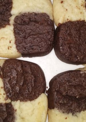 A picture of Easy eggless chocolate marble cookies 🍪.