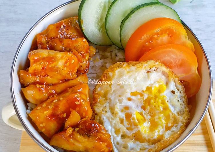 Rice Bowl Ayam Panggang Saus ala Thai