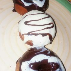 A picture of Glazed doughnut.