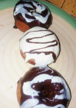 A picture of Glazed doughnut.
