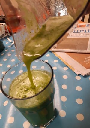 A picture of Green leaves drink.