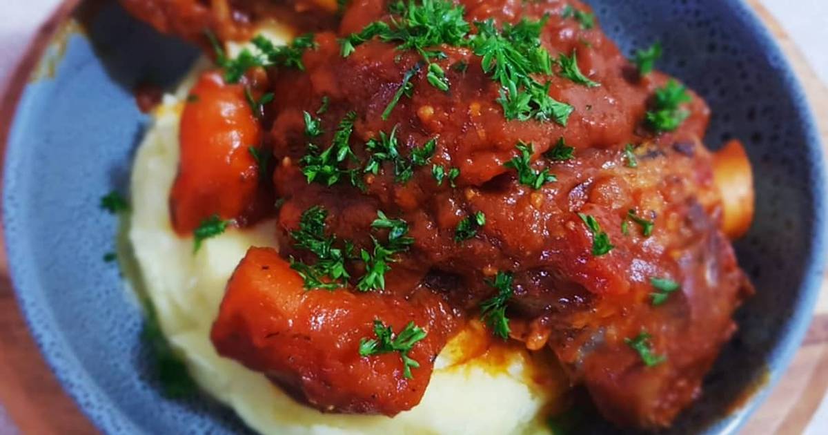Lamb shanks with mashed potato Recipe by Kezia's Kitchen 👩‍🍳 Cookpad