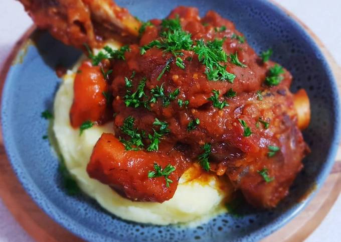 Simple Way to Prepare Speedy Lamb shanks with mashed potato