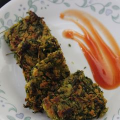 A picture of Spinach-coriander fritters.