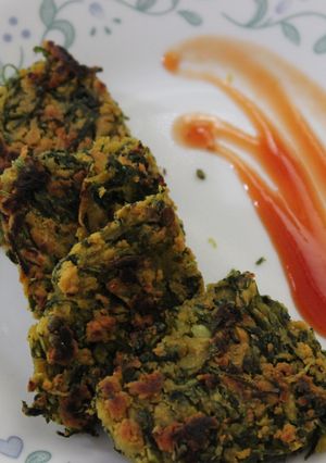 A picture of Spinach-coriander fritters.