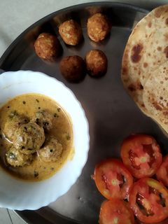 કોફતા કરી (kofta curry Recipe in Gujarati) રેસીપી મુખ્ય ફોટો