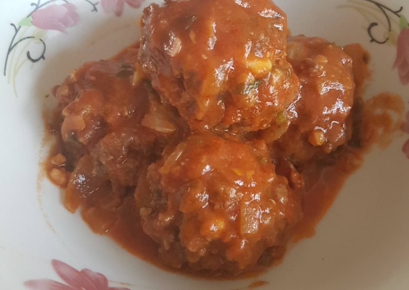 Albóndigas de res en salsa de tomate