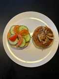 🌱 Bagel con hamburguesa de tofu y cebolla caramelizada 🌱