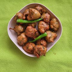 A picture of Methi Pakoda.