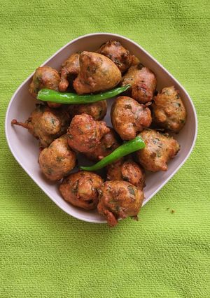 A picture of Methi Pakoda.