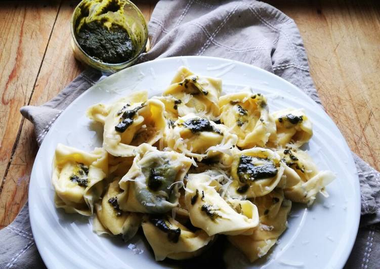 Steps to Prepare Veloce Tortelli di ricotta e pesto