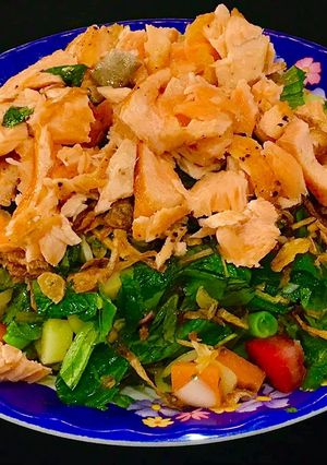Hình của món Salad Cá Hồi Áp Chảo.