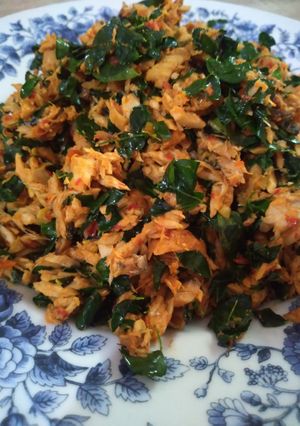 Foto resep Cakalang suwir pedas + daun kelor
