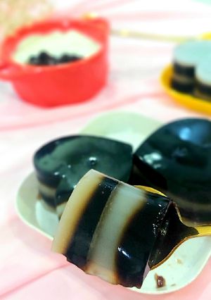 Hình của món Thạch dừa và thạch sương sáo.