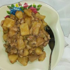 A picture of Yam porridge with beans.