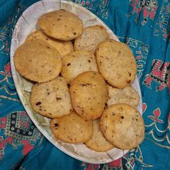 A picture of Semolina masala puri.