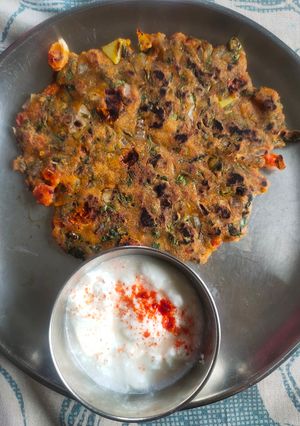 वेजिटेबल मसाला ज्वारी रोटी (Vegetable masala jowari roti recipe in hindi) रेसिपी मुख्य फोटो