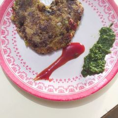 A picture of Suji chilla velentaain day special heart shape.