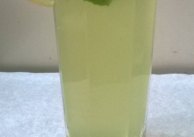 Lemon mint juice