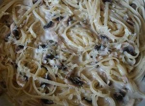 Una foto de Pasta cremosa con champiñones