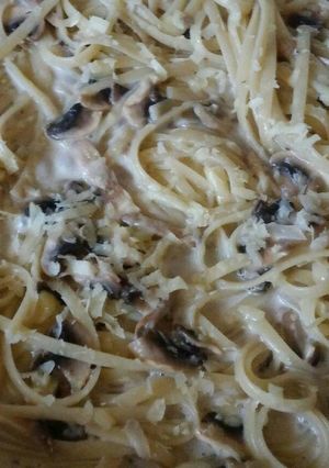 Una foto de Pasta cremosa con champiñones