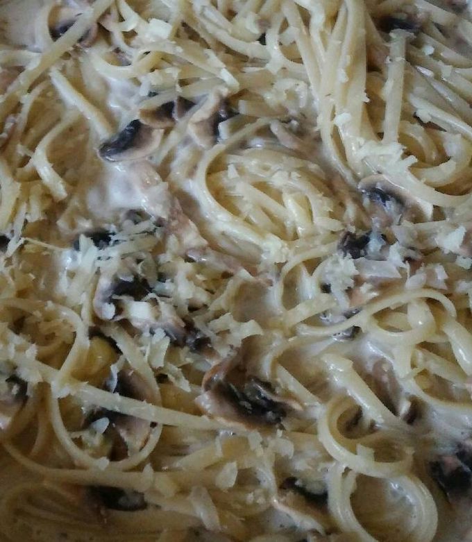 Una foto de Pasta cremosa con champiñones