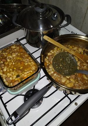 Una foto de Locro criollo de cerdo y vaca