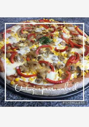 Una foto de Pizza casera, pollo, champiñón