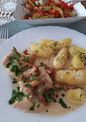 Zdjęcie przepisu Filet z kurczaka w sosie kurkowym.