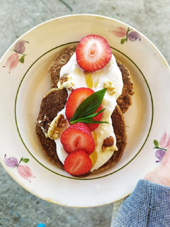 Φωτογραφία της συνταγής Pancakes με γιαούρτι, μέλι και φράουλες!