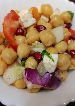 A picture of Chole salad.